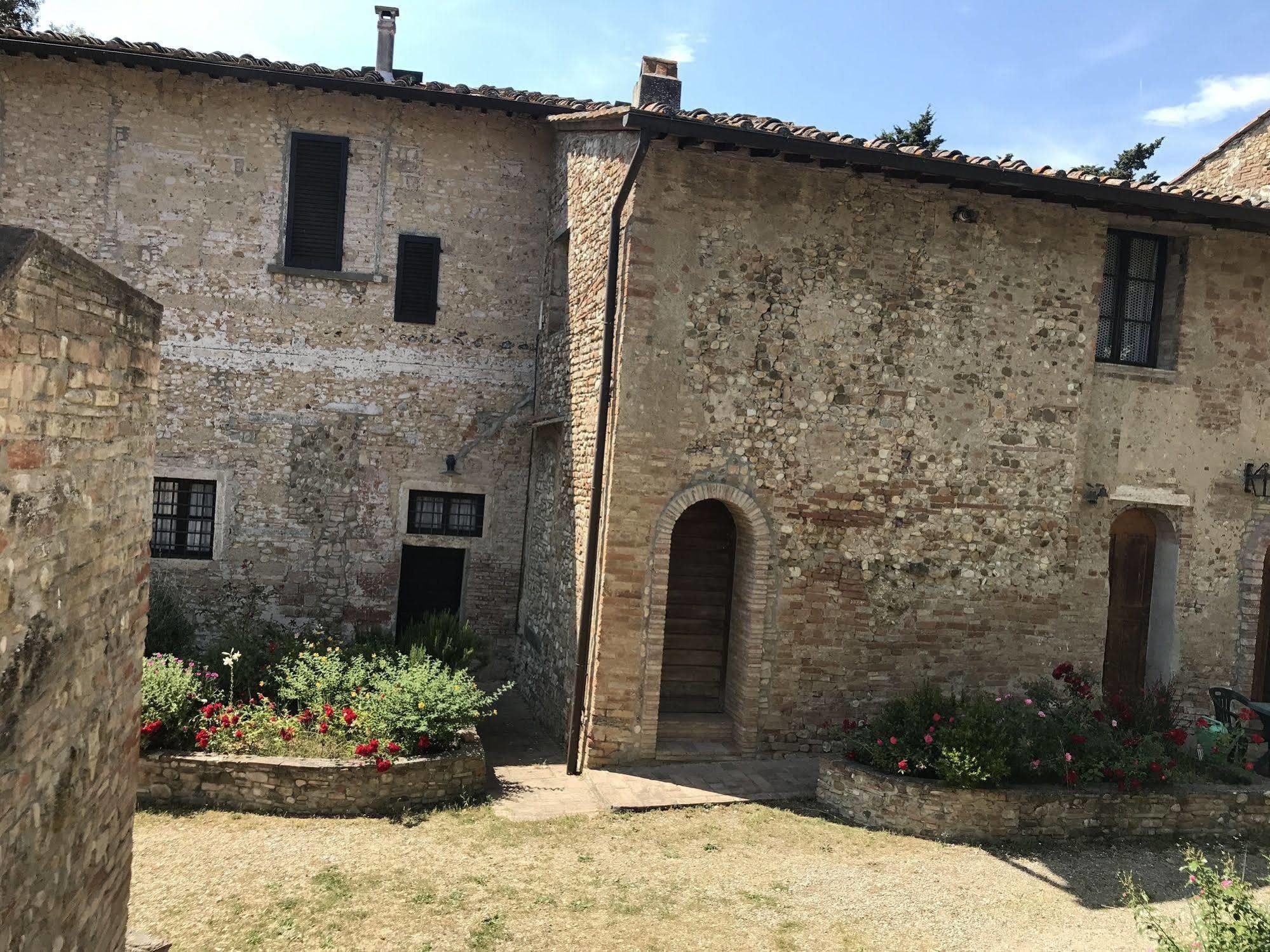 Апартаменты Castello Di Fezzana Монтеспертоли Экстерьер фото