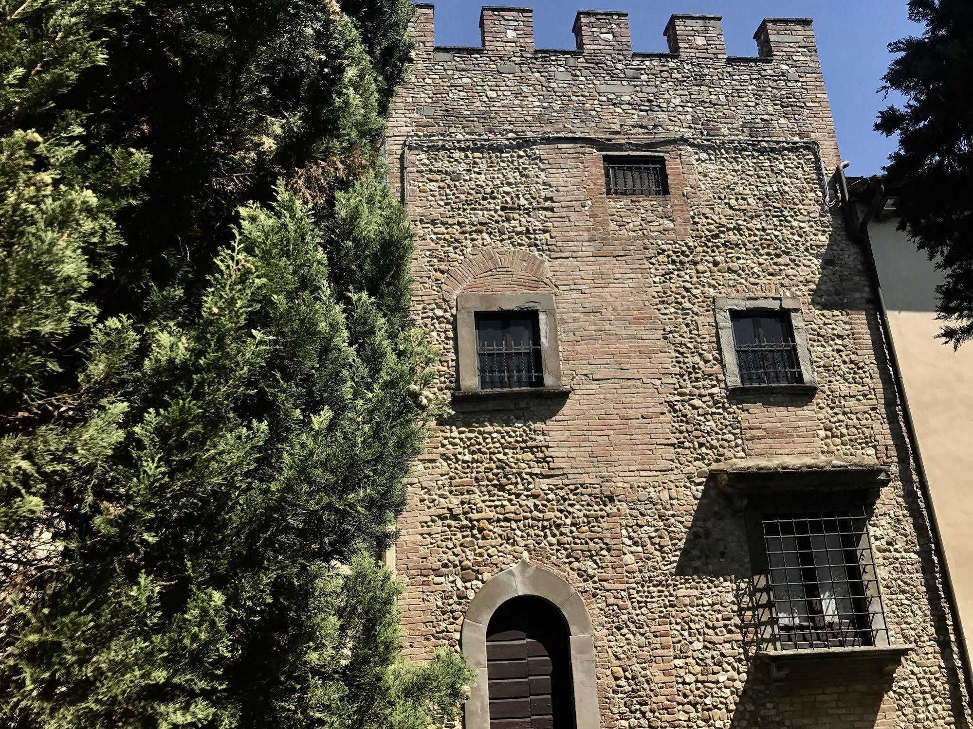 Апартаменты Castello Di Fezzana Монтеспертоли Экстерьер фото